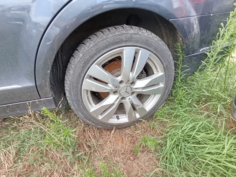 Mercedes-Benz C 220, снимка 6 - Автомобили и джипове - 52846721