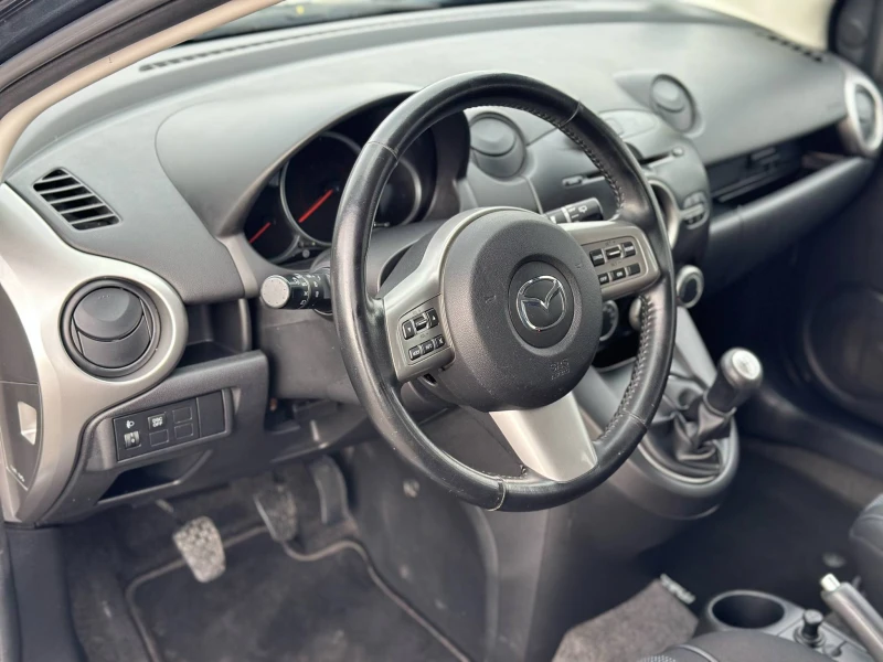 Mazda 2 1.5i* Климатик* Германия* Спорт* Уникат, снимка 9 - Автомобили и джипове - 52125031