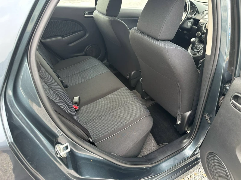 Mazda 2 1.5i* Климатик* Германия* Спорт* Уникат, снимка 11 - Автомобили и джипове - 52125031