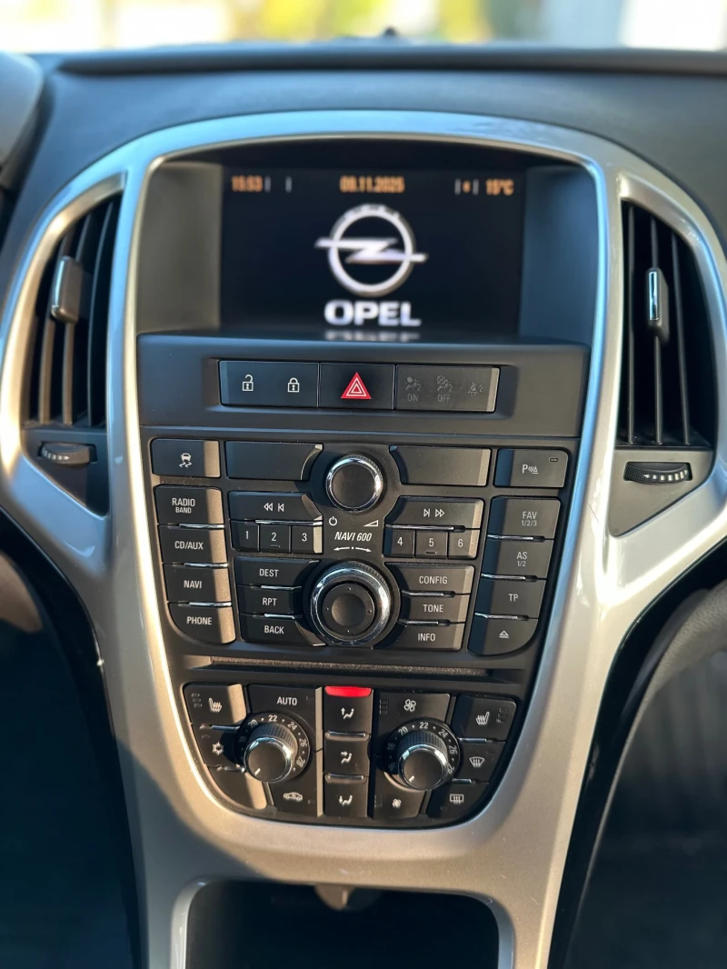 Opel Astra 1.7 CDTI, NAVI, снимка 12 - Автомобили и джипове - 52671259