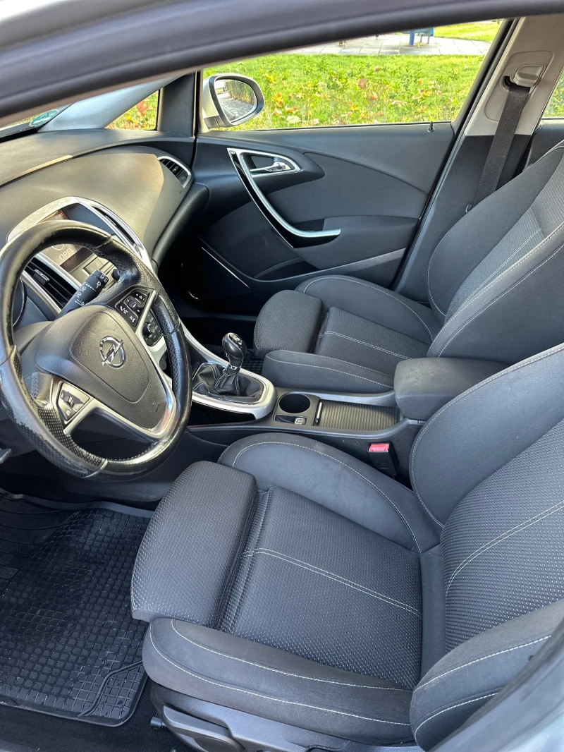 Opel Astra 1.7 CDTI, NAVI, снимка 8 - Автомобили и джипове - 52671259