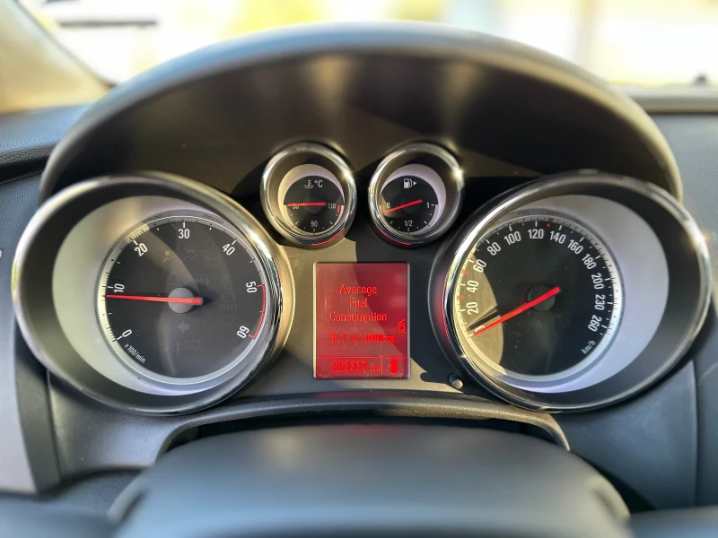 Opel Astra 1.7 CDTI, NAVI, снимка 13 - Автомобили и джипове - 52671259