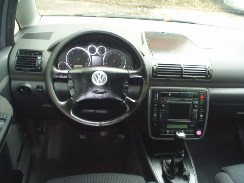 VW Sharan 1.9 TDI-4-Motion, снимка 10 - Автомобили и джипове - 52736092