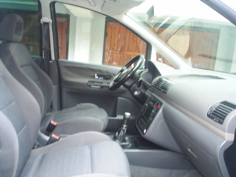 VW Sharan 1.9 TDI-4-Motion, снимка 11 - Автомобили и джипове - 52736092