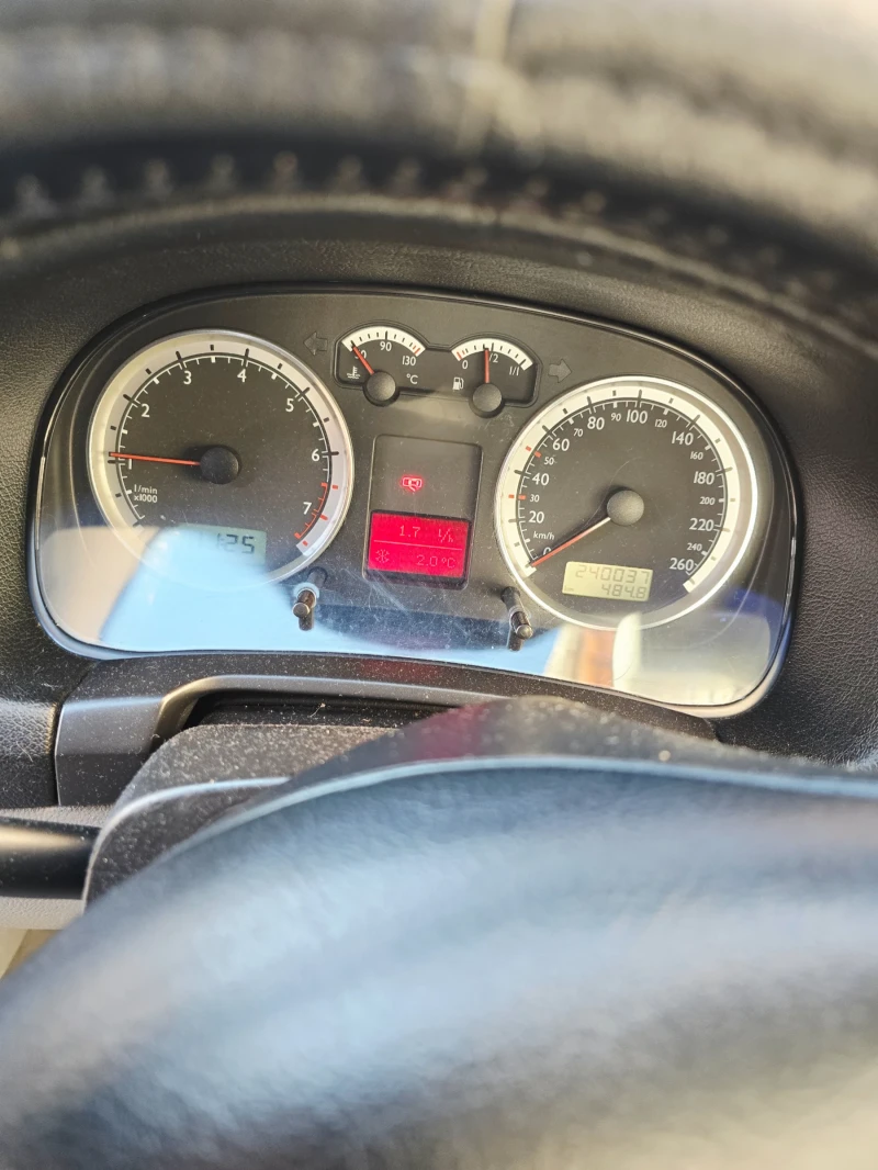 VW Bora 1.6, снимка 8 - Автомобили и джипове - 52951809