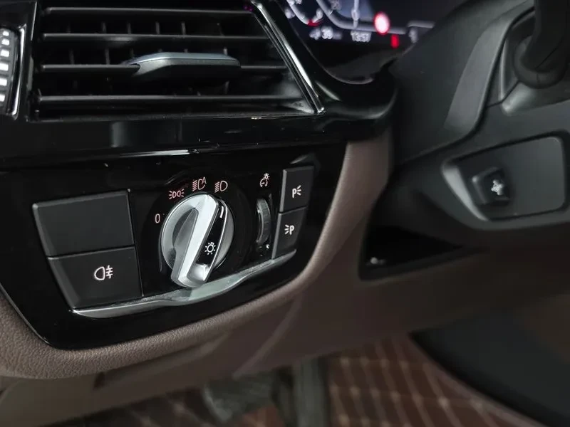 BMW 530 E Luxury, снимка 16 - Автомобили и джипове - 55748152