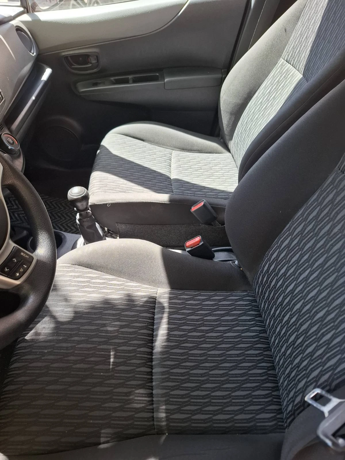 Toyota Yaris  - изображение 5