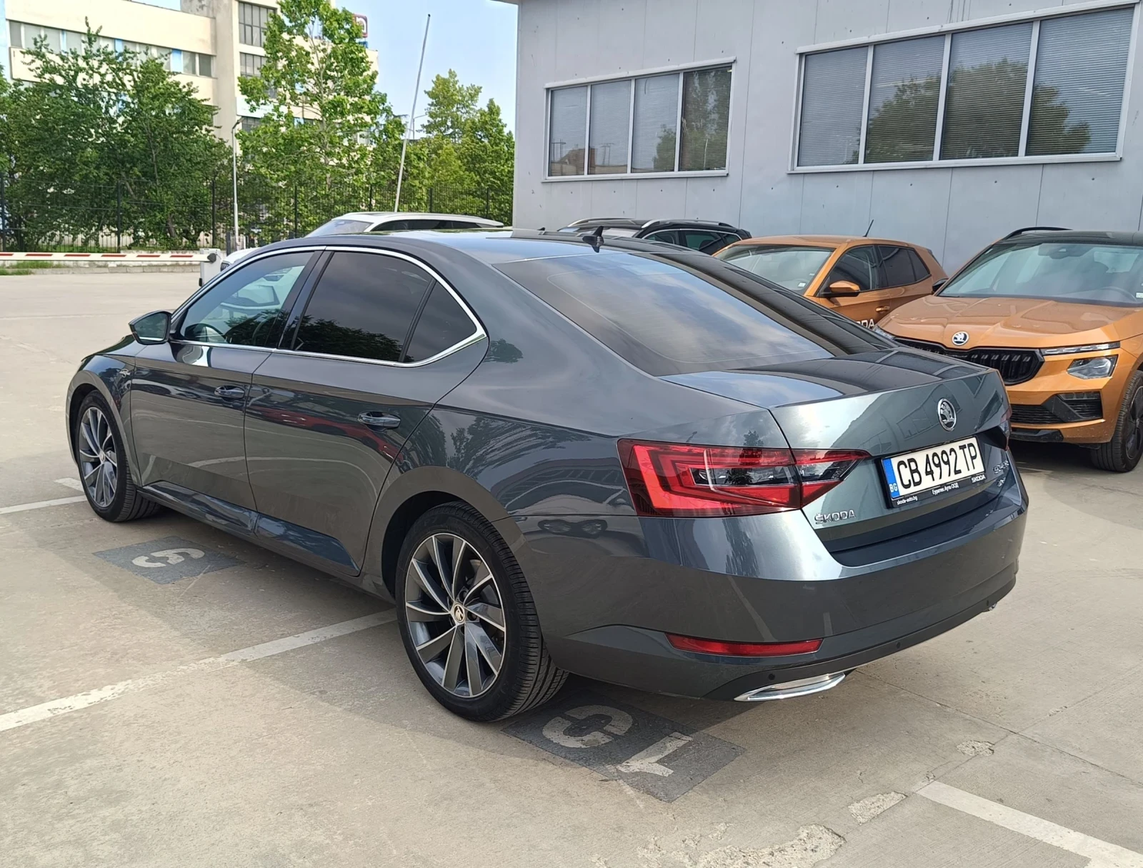 Skoda Superb 2.0TDI Laurin & Klement/DSG/4x4/DCC/Canton - изображение 3