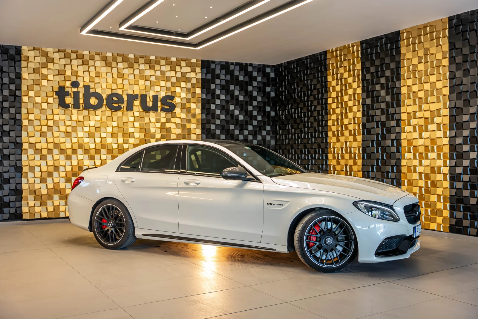 Mercedes-Benz C 63 AMG S V8 BI-TURBO - изображение 2