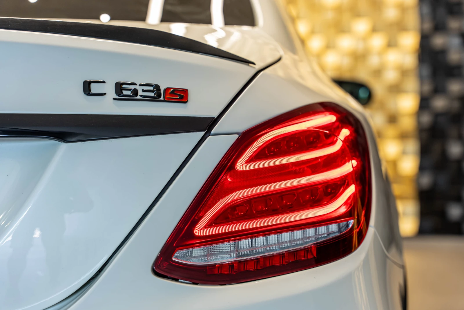 Mercedes-Benz C 63 AMG S V8 BI-TURBO - изображение 7