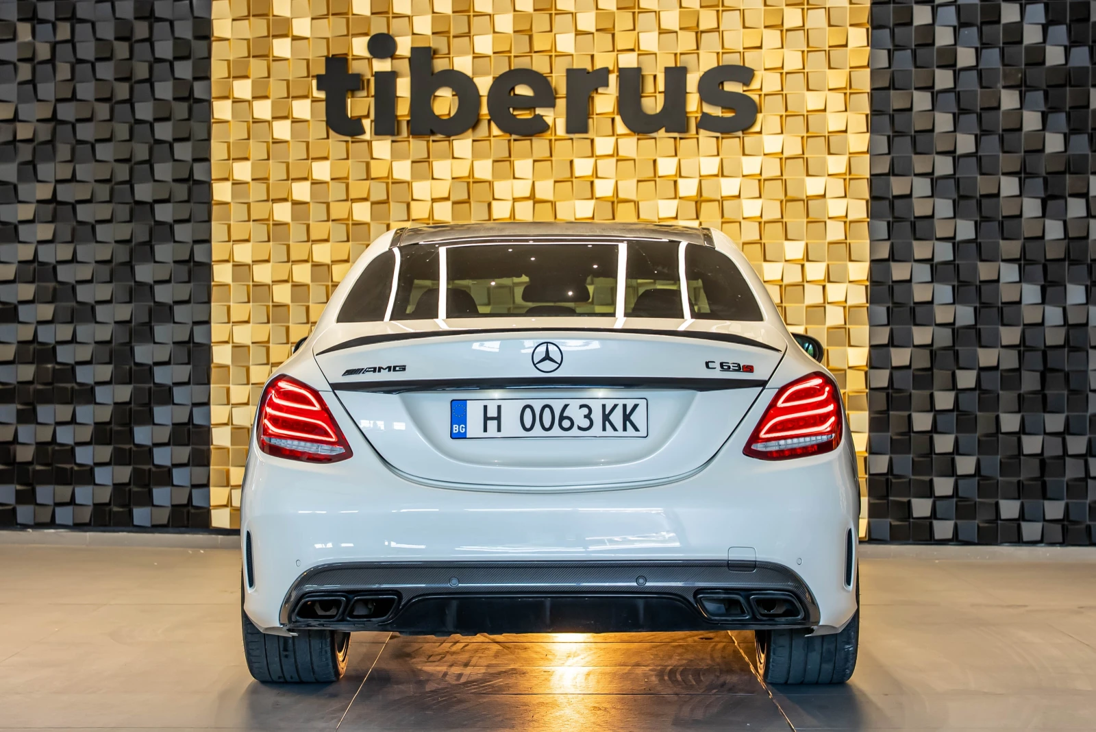 Mercedes-Benz C 63 AMG S V8 BI-TURBO - изображение 4