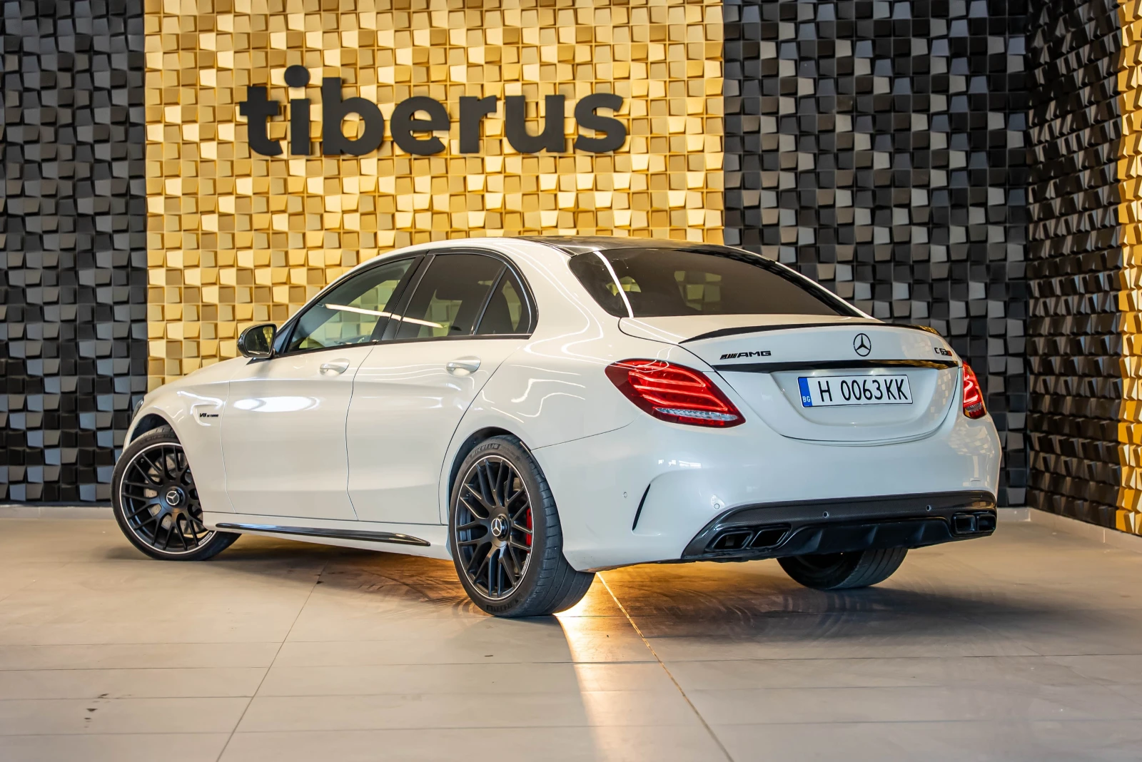 Mercedes-Benz C 63 AMG S V8 BI-TURBO - изображение 5