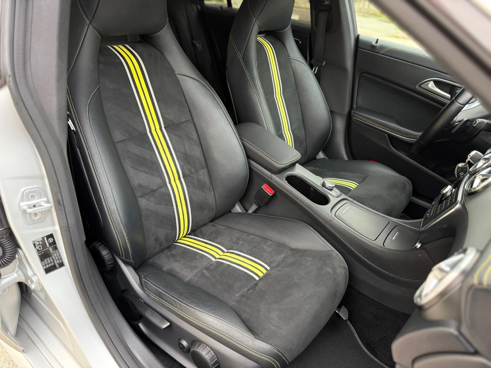 Mercedes-Benz CLA 250i AMG ORANGE ART EDITION | Mobile.bg — изображение 11