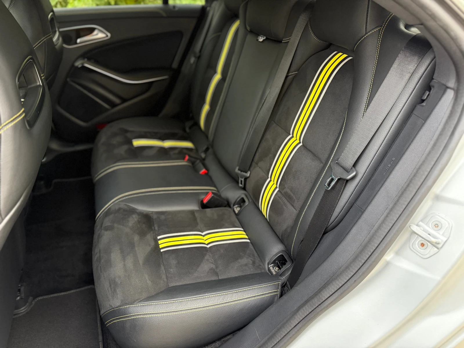 Mercedes-Benz CLA 250i AMG ORANGE ART EDITION | Mobile.bg — изображение 12