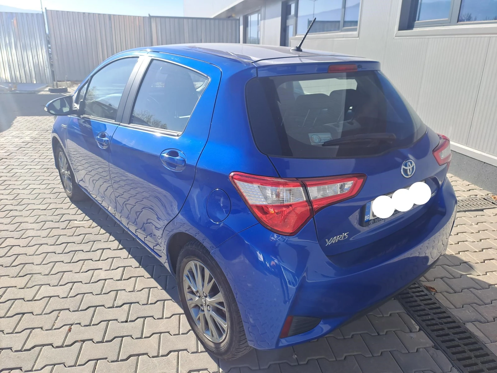 Toyota Yaris 1.5 HYBRID LUNA - изображение 6