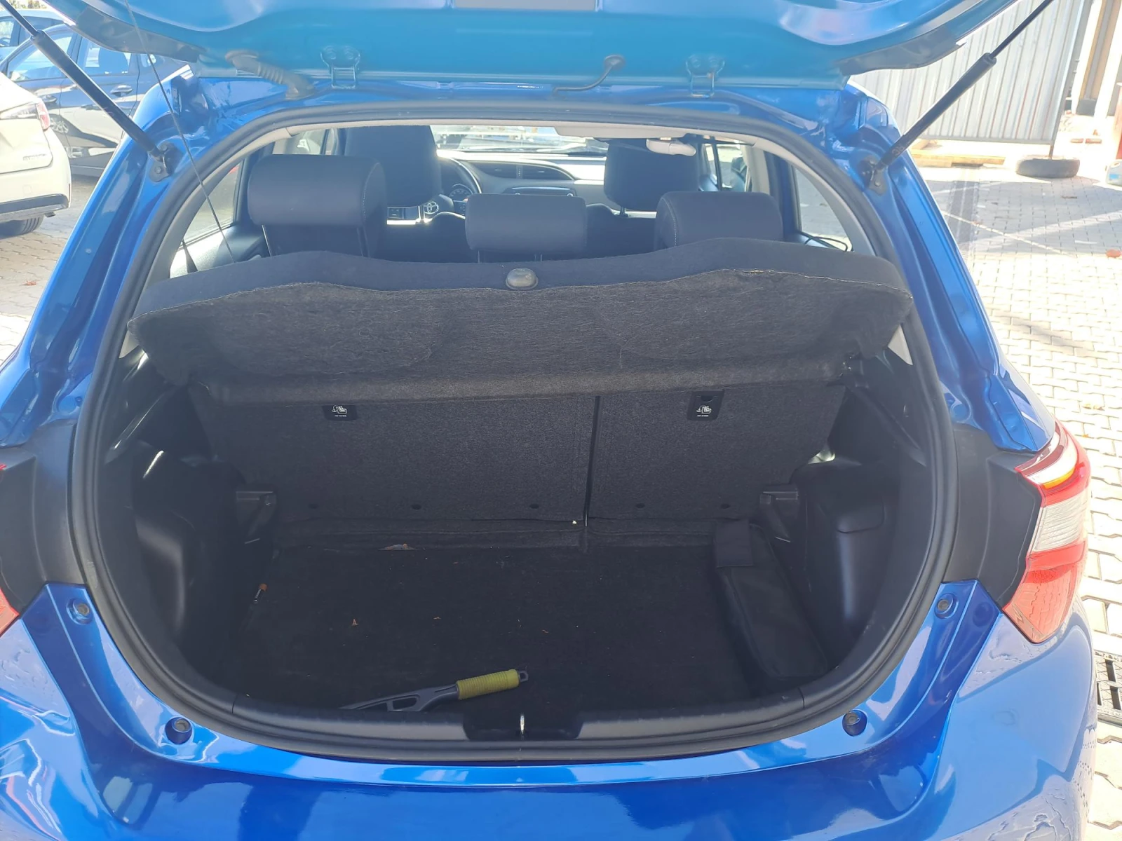 Toyota Yaris 1.5 HYBRID LUNA - изображение 8