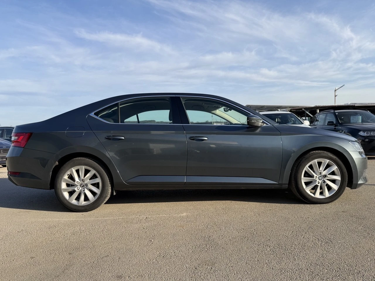 Skoda Superb 2.0TDI DSG, снимка 7 - Автомобили и джипове - 53803768