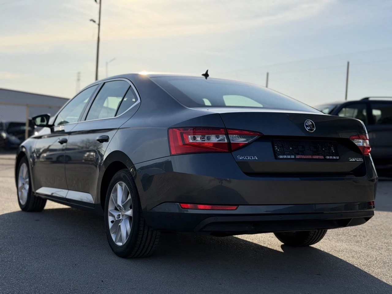 Skoda Superb 2.0TDI DSG, снимка 4 - Автомобили и джипове - 53803768