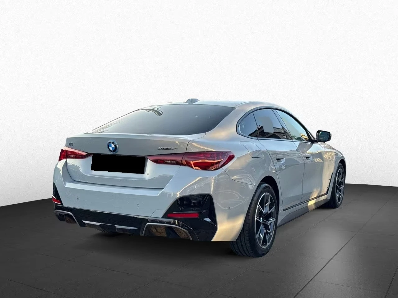 BMW i4 XDRIVE40 M-SPORT PAKET HEAD-UP 360-CAMERA, снимка 3 - Автомобили и джипове - 53966718