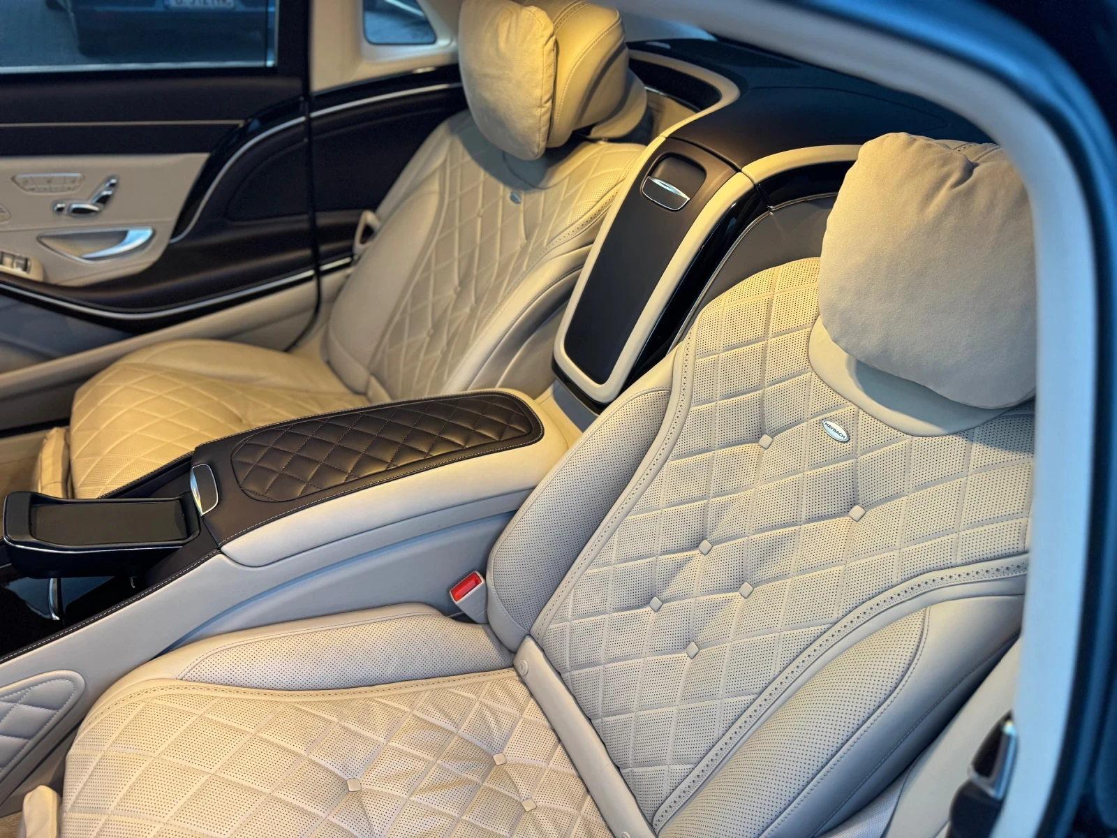 Mercedes-Benz S 560 Maybach two tone , снимка 16 - Автомобили и джипове - 54077271