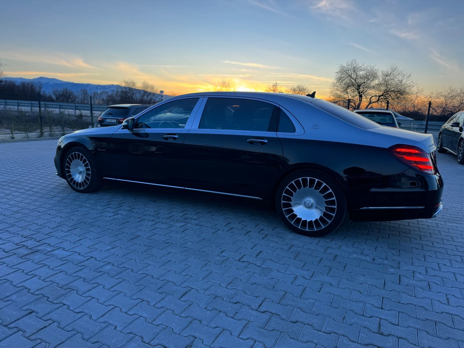 Mercedes-Benz S 560 Maybach two tone , снимка 7 - Автомобили и джипове - 54077271