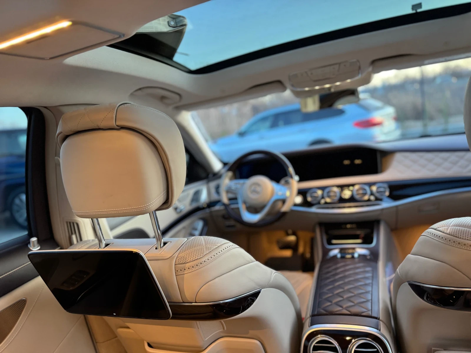 Mercedes-Benz S 560 Maybach two tone , снимка 13 - Автомобили и джипове - 54077271