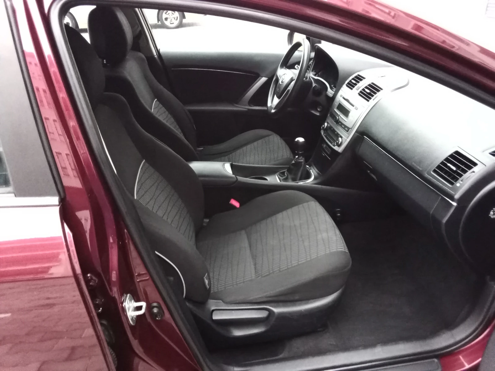 Toyota Avensis 2.0D4D-124kc. FACELIFT, снимка 11 - Автомобили и джипове - 54609246