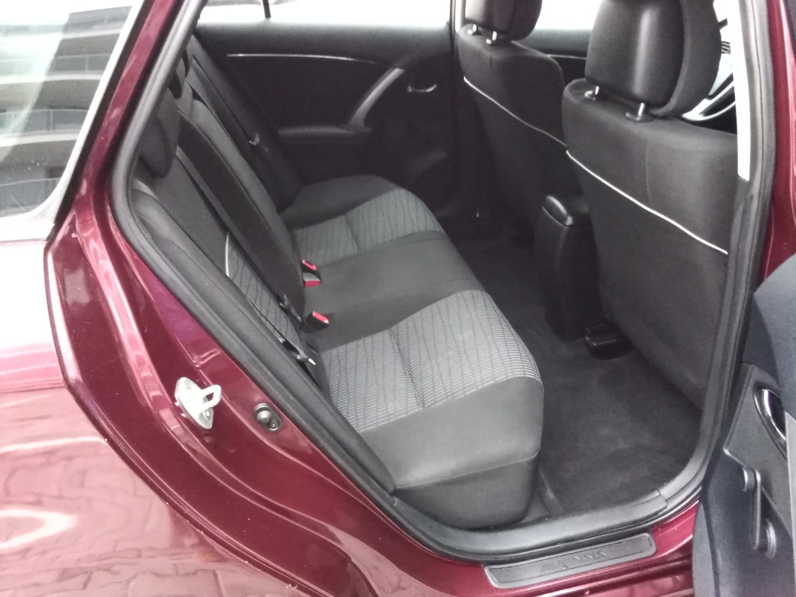 Toyota Avensis 2.0D4D-124kc. FACELIFT, снимка 13 - Автомобили и джипове - 54609246
