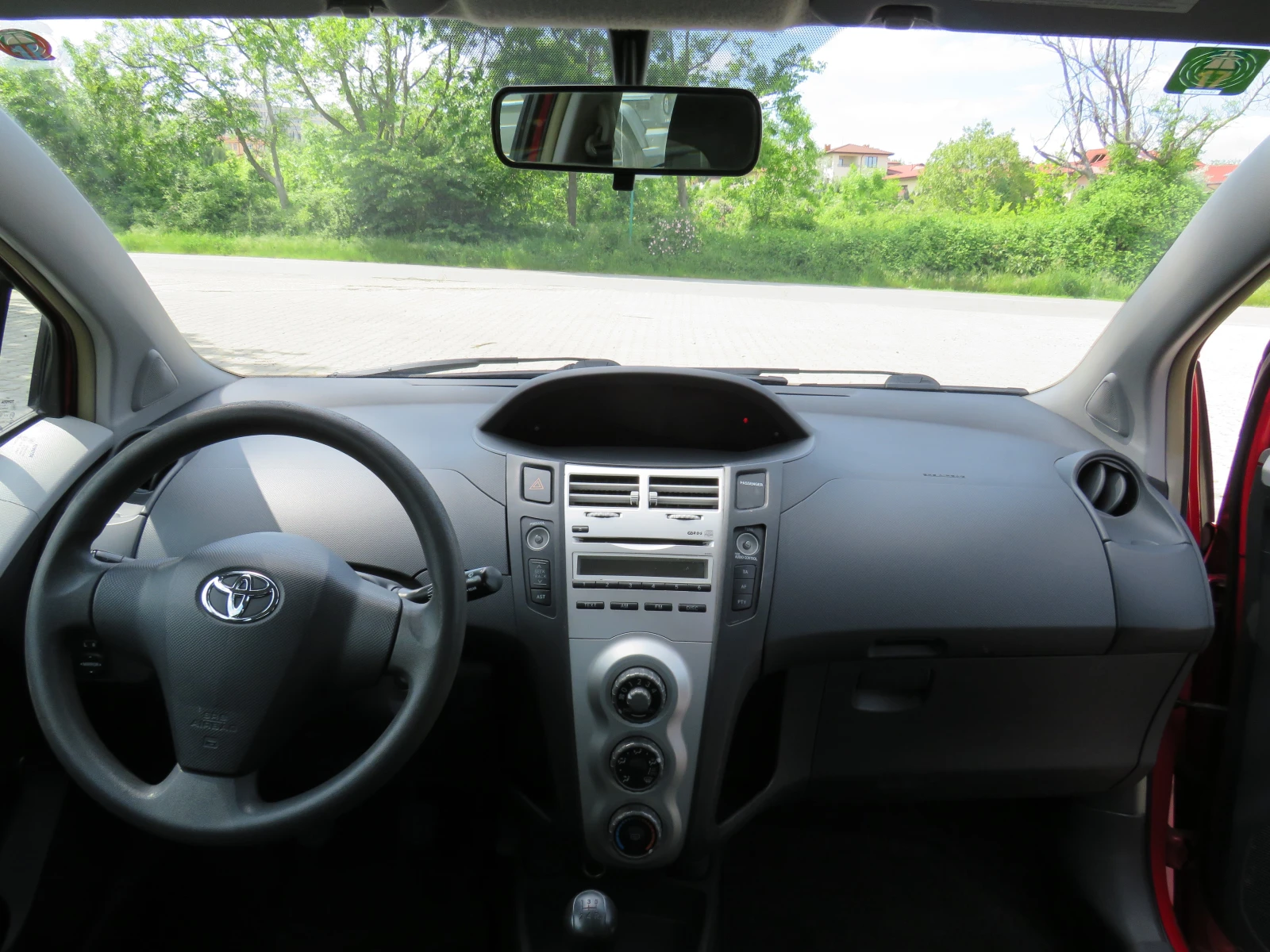 Toyota Yaris * * * 1.0i РЪЧКА* * * , снимка 11 - Автомобили и джипове - 54621355