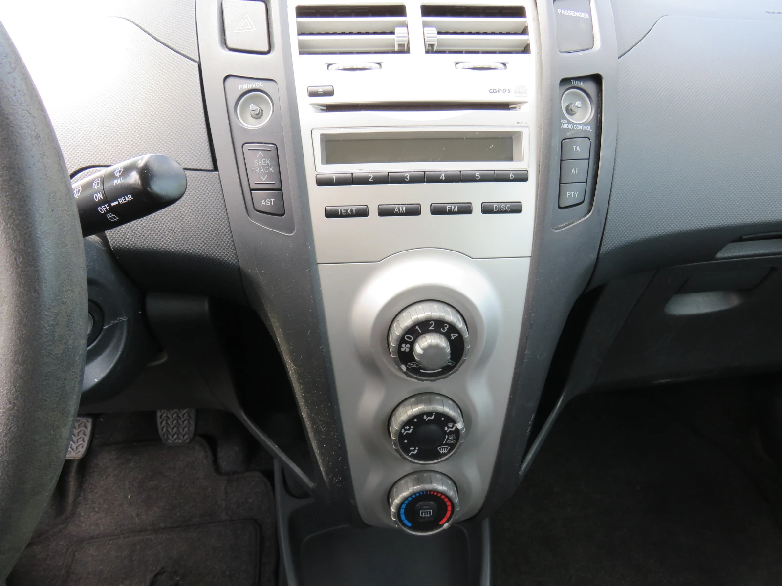 Toyota Yaris * * * 1.0i РЪЧКА* * * , снимка 12 - Автомобили и джипове - 54621355