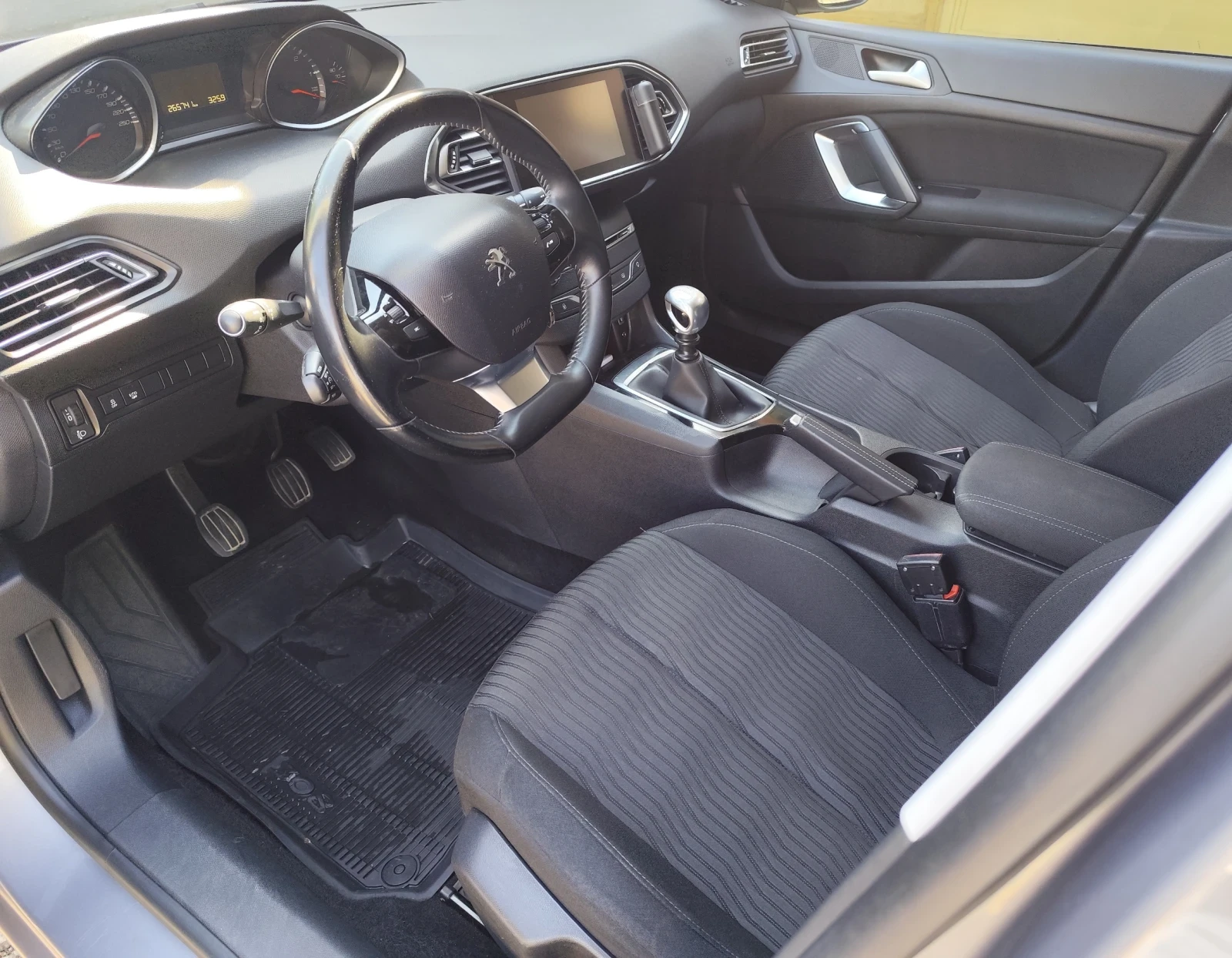 Peugeot 308 1.6 bluehdi 120к.с., снимка 8 - Автомобили и джипове - 54701077