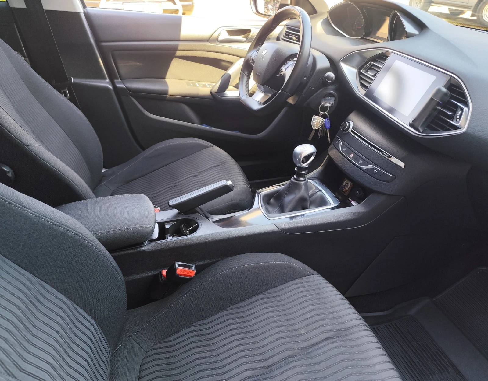 Peugeot 308 1.6 bluehdi 120к.с., снимка 12 - Автомобили и джипове - 54701077