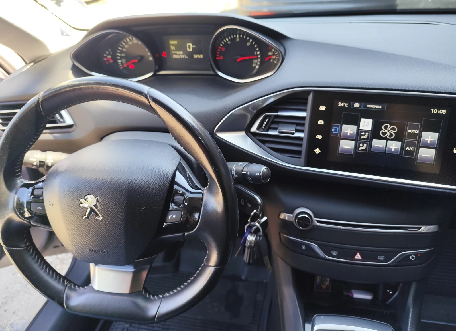 Peugeot 308 1.6 bluehdi 120к.с., снимка 10 - Автомобили и джипове - 54701077