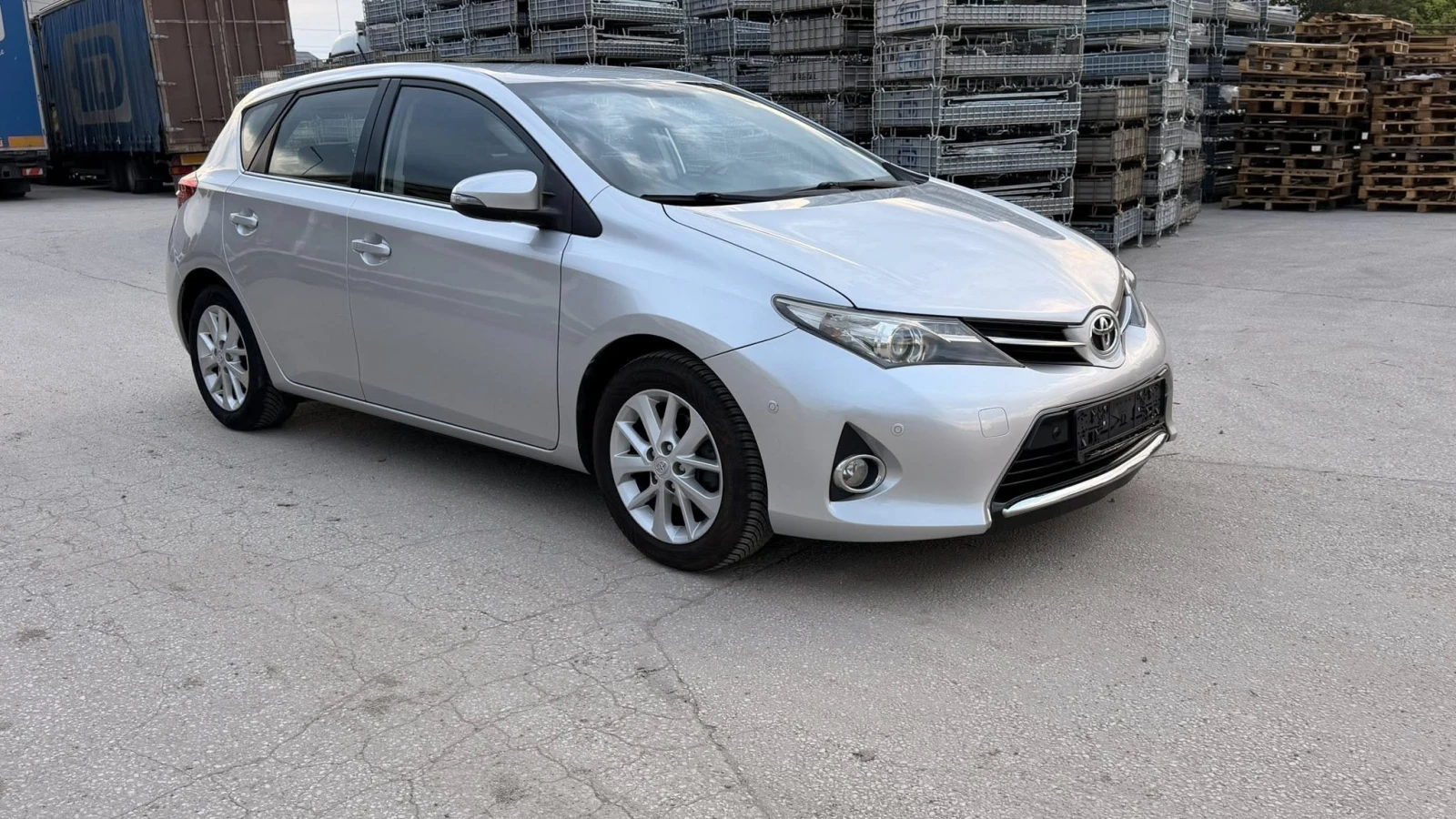 Toyota Auris 1.6 БЕНЗИН  71000kм, снимка 3 - Автомобили и джипове - 54803600