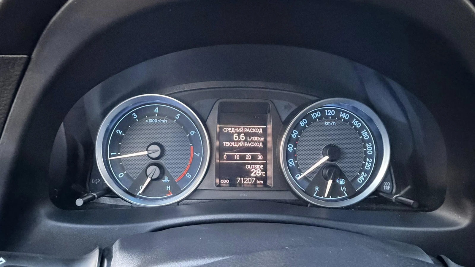Toyota Auris 1.6 БЕНЗИН  71000kм, снимка 14 - Автомобили и джипове - 54803600
