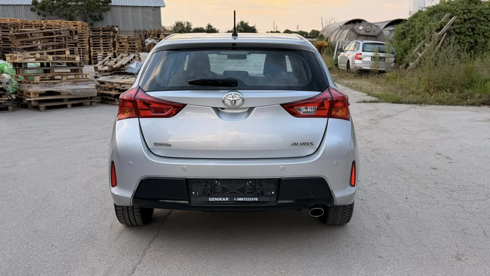 Toyota Auris 1.6 БЕНЗИН  71000kм, снимка 6 - Автомобили и джипове - 54803600
