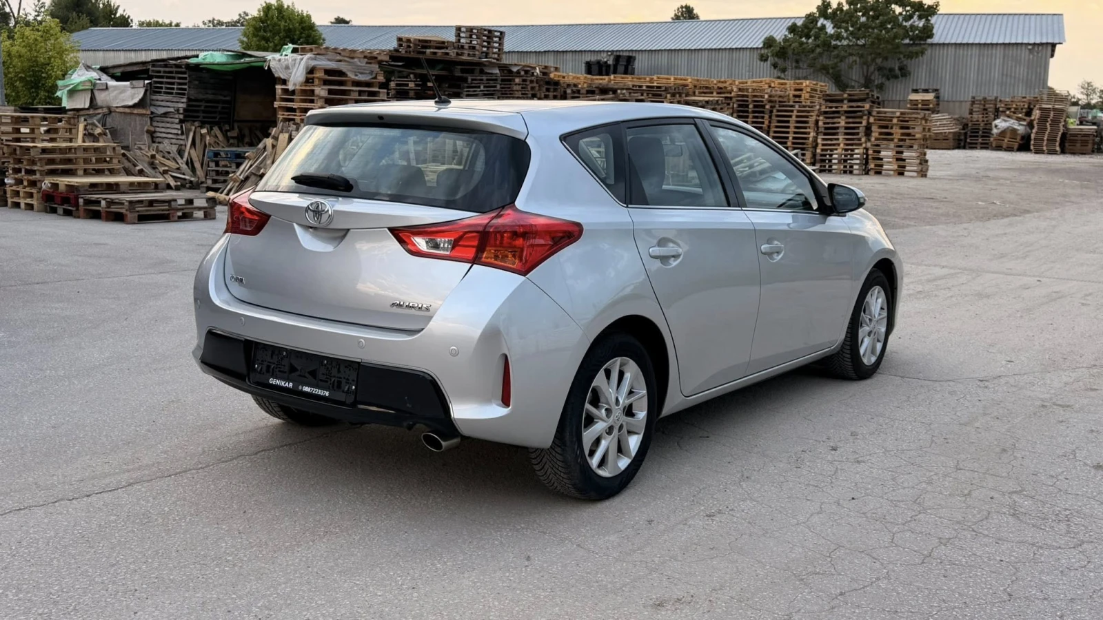 Toyota Auris 1.6 БЕНЗИН  71000kм, снимка 7 - Автомобили и джипове - 54803600