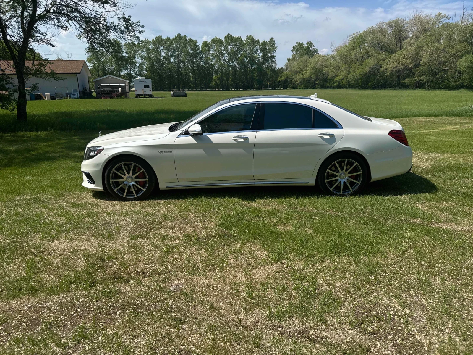 Mercedes-Benz S 63 AMG БЯЛА ПЕРЛА / УНИКАТ / CARFAX, снимка 4 - Автомобили и джипове - 54934119