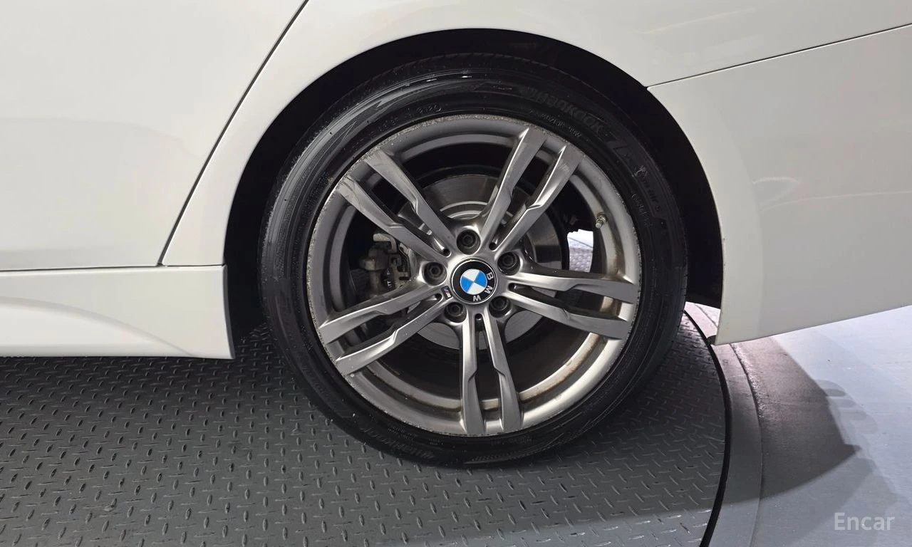 BMW 320 i* M* SPORT* ПОДГРЕВ* НАВИГАЦИЯ, снимка 12 - Автомобили и джипове - 54960781