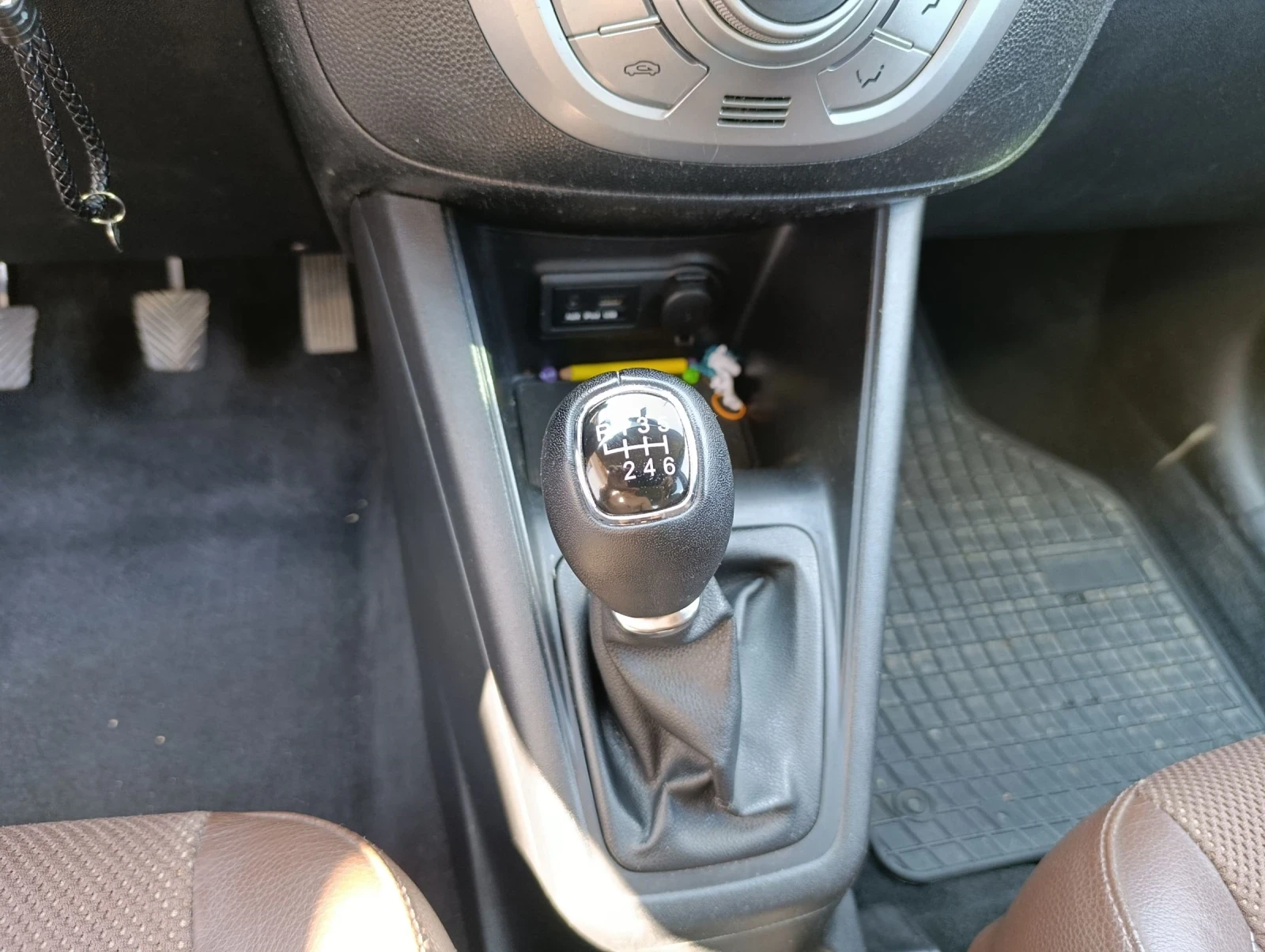 Hyundai Ix20 1.4 90k.c., снимка 4 - Автомобили и джипове - 55424255