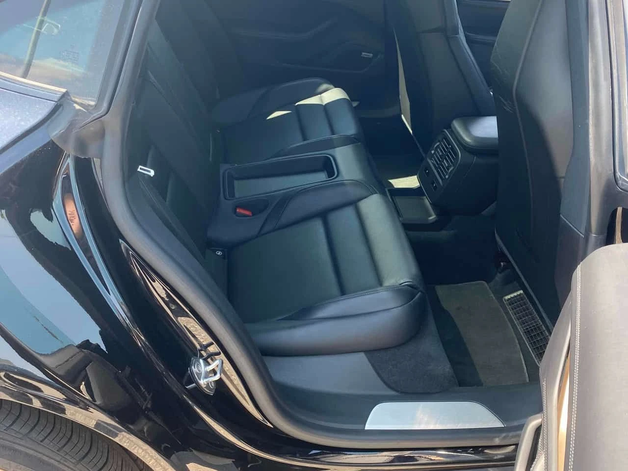 Porsche Taycan * 4S * ГЛАВНО ПРЕДСТАВИТЕЛСТВО НА PORSCHE* , снимка 13 - Автомобили и джипове - 55461088