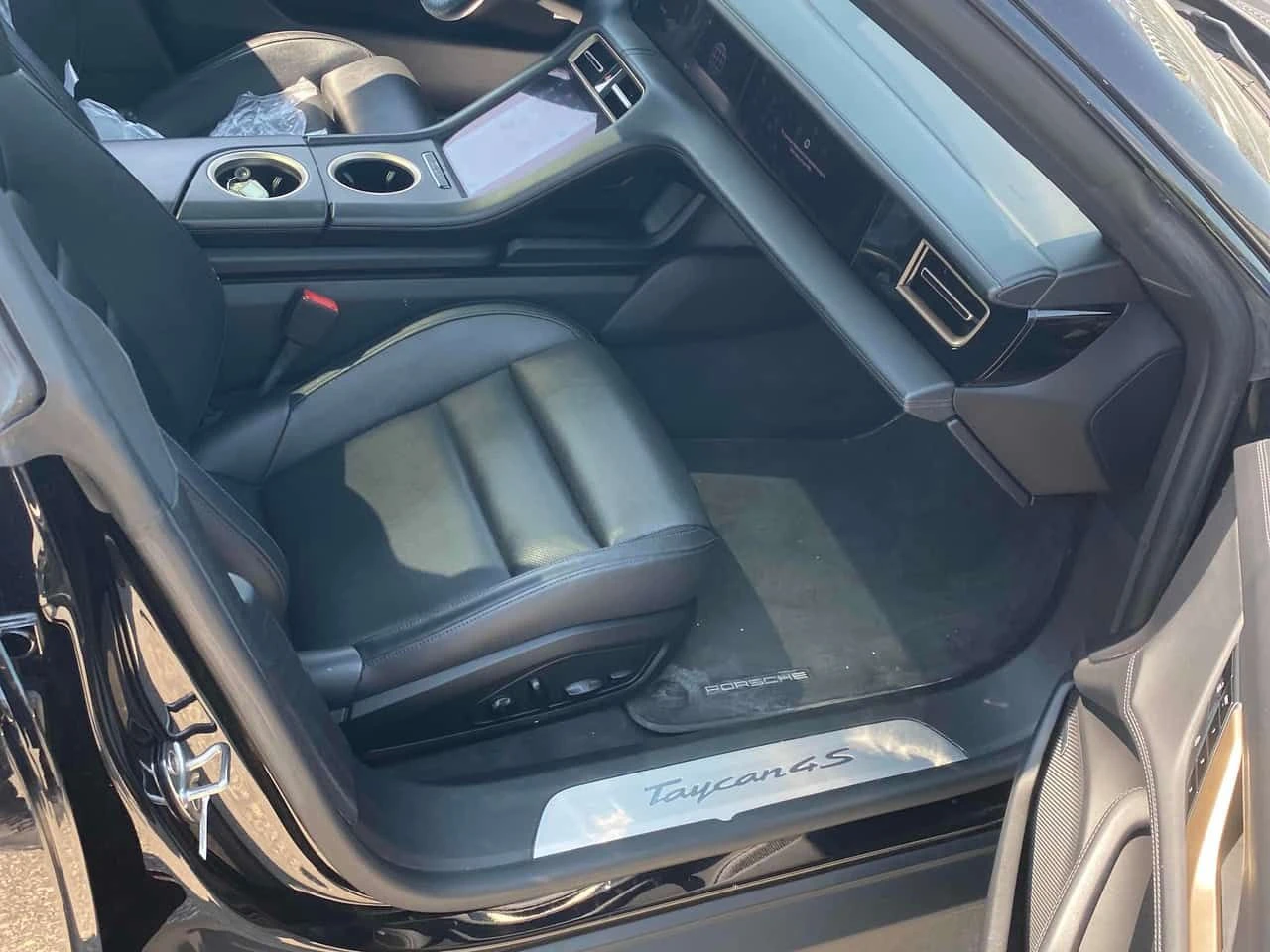 Porsche Taycan * 4S * ГЛАВНО ПРЕДСТАВИТЕЛСТВО НА PORSCHE* , снимка 14 - Автомобили и джипове - 55461088