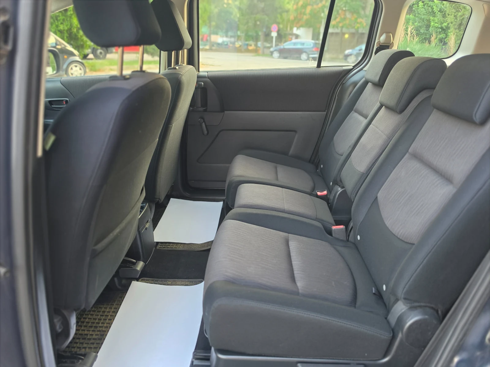 Mazda 5 1.8i 115hp * КЛИМАТИК * EURO 4 * ЛИЗИНГ * , снимка 17 - Автомобили и джипове - 56022368