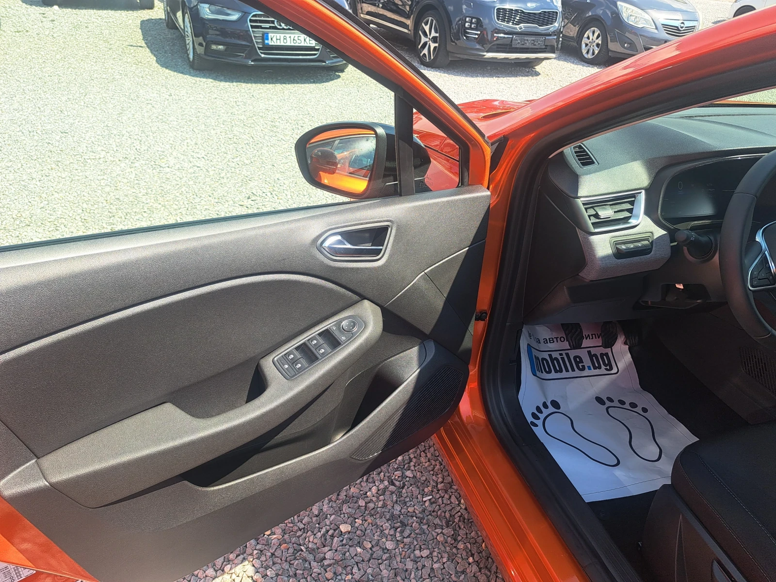 Renault Clio 1.0EURO6, снимка 9 - Автомобили и джипове - 56181667