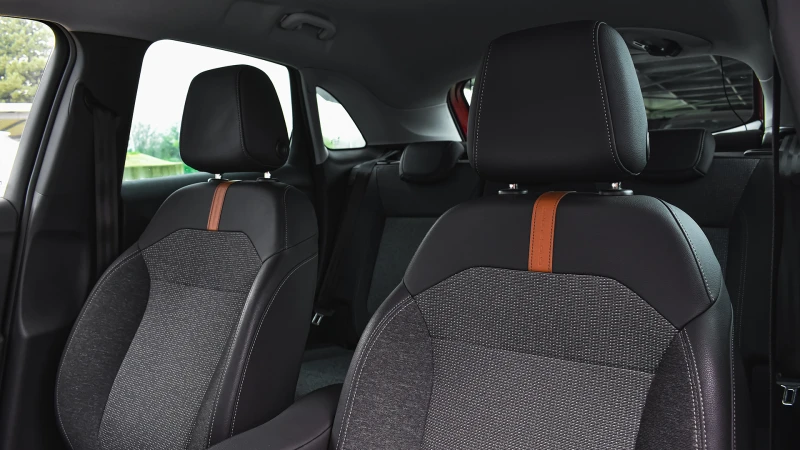 Opel Crossland X 1.2 Turbo Elegance, снимка 10 - Автомобили и джипове - 49790027