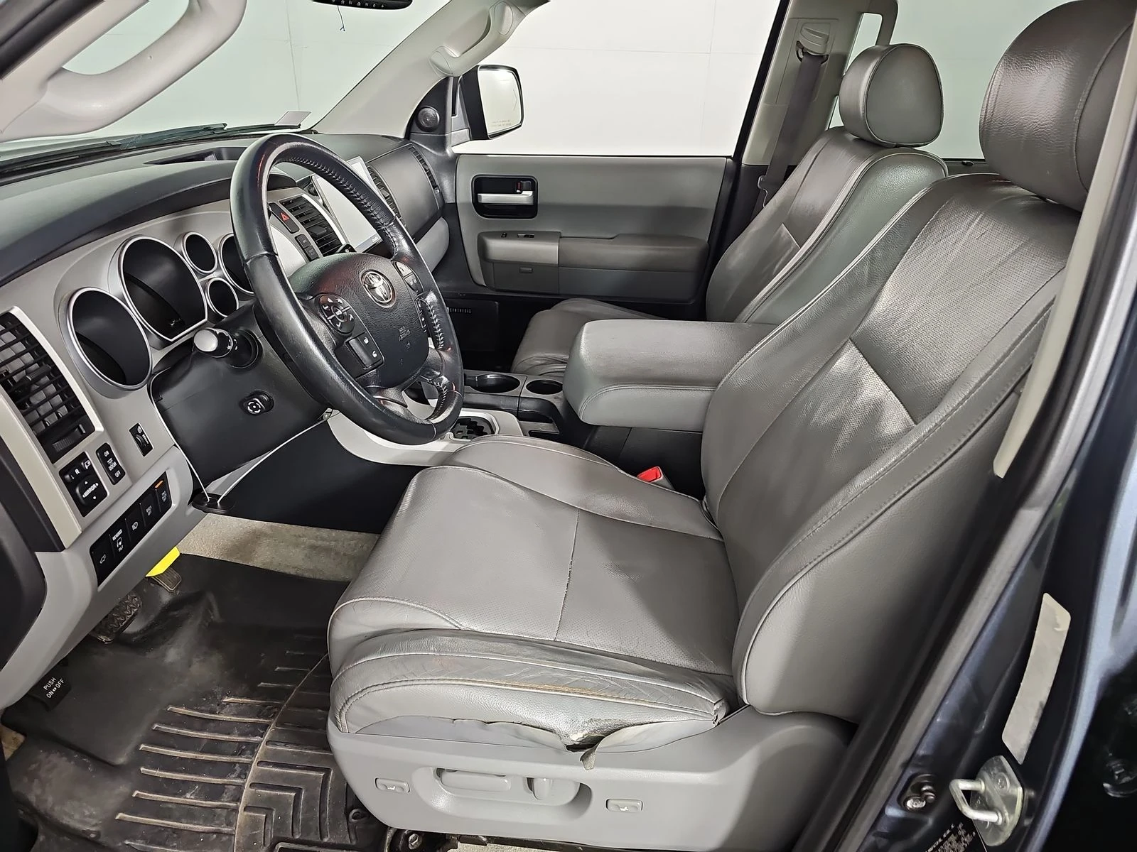 Toyota Sequoia PLATINUM* 5.7* V8* ПОДГРЕВ* КАМЕРА* КЕЙЛЕС - изображение 10