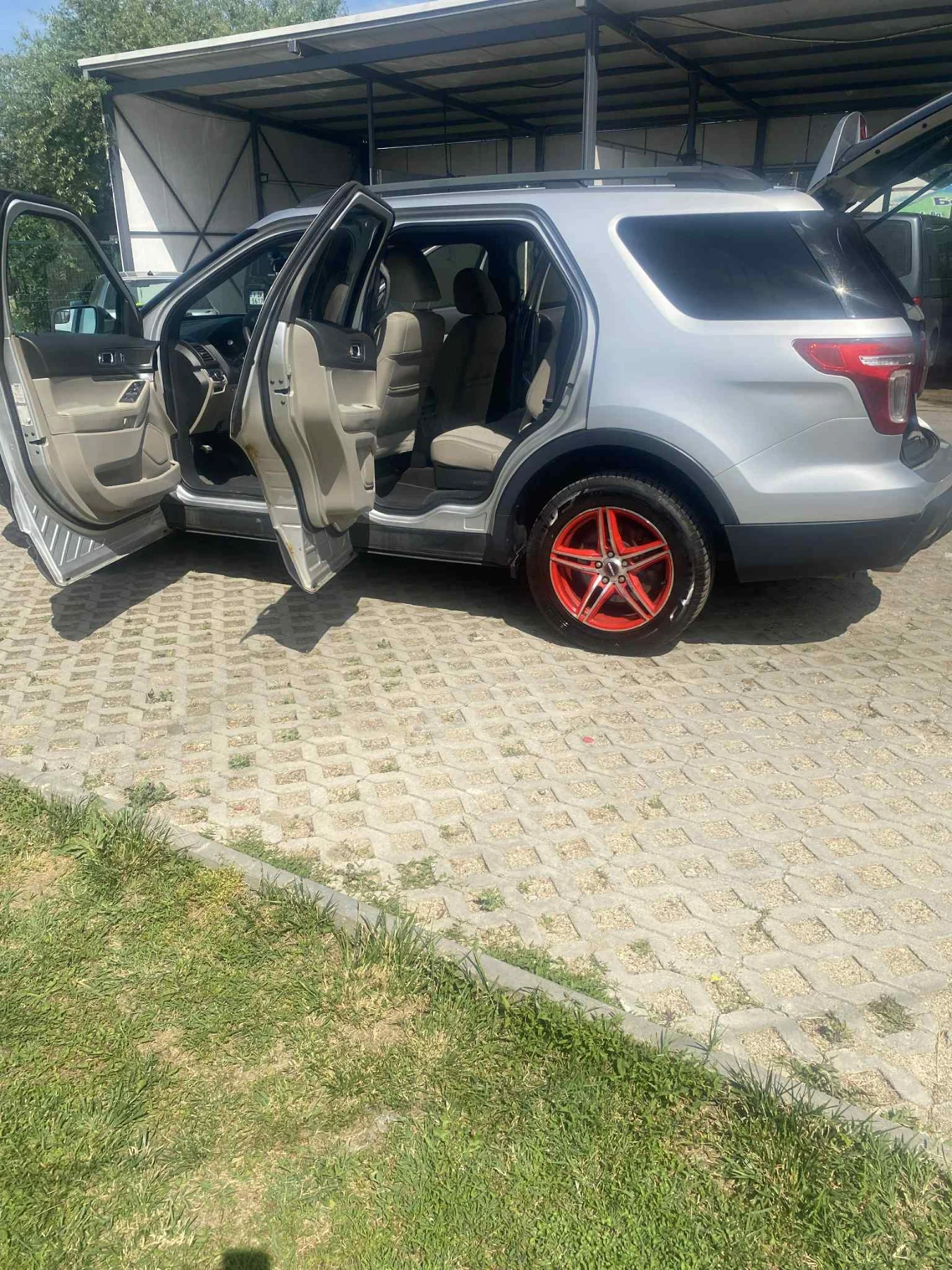 Ford Explorer 2011 - изображение 5