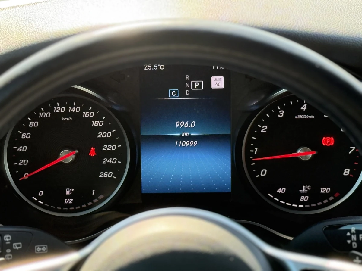 Mercedes-Benz GLC 300 4Matic 9G / AMG SPORT / PANO - изображение 8