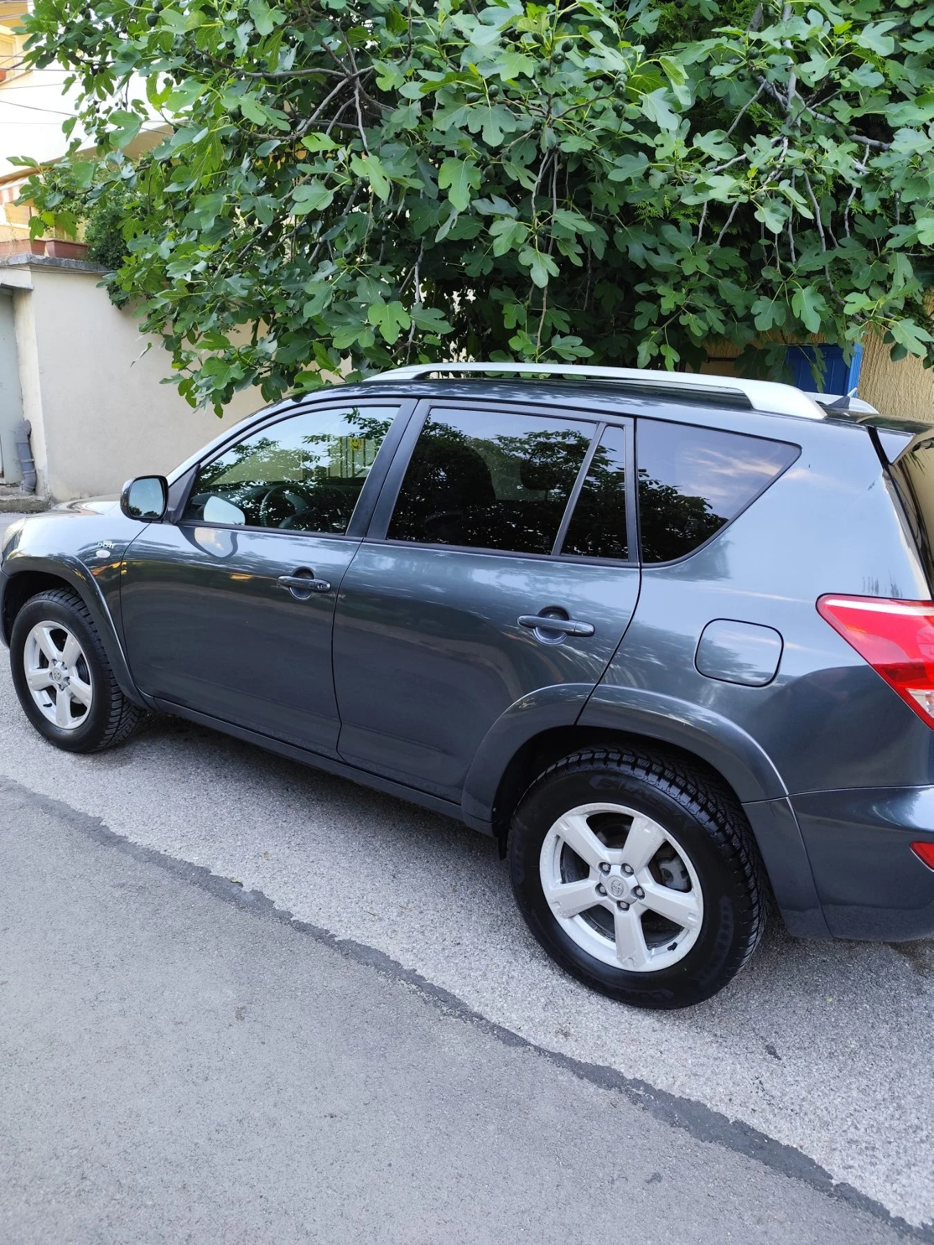 Toyota Rav4 2.2 D CAT 4x4, снимка 8 - Автомобили и джипове - 54840091