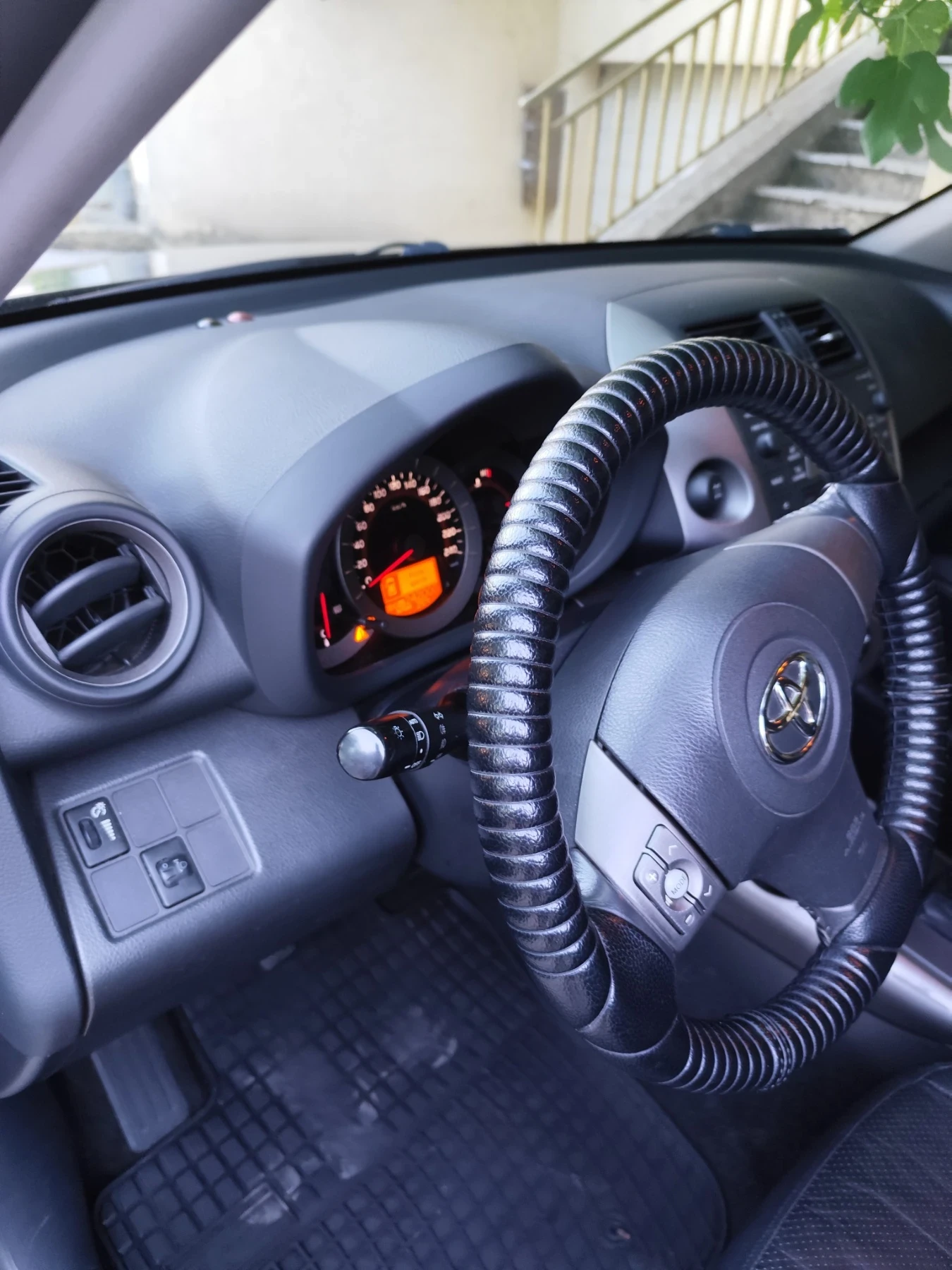 Toyota Rav4 2.2 D CAT 4x4, снимка 3 - Автомобили и джипове - 54840091